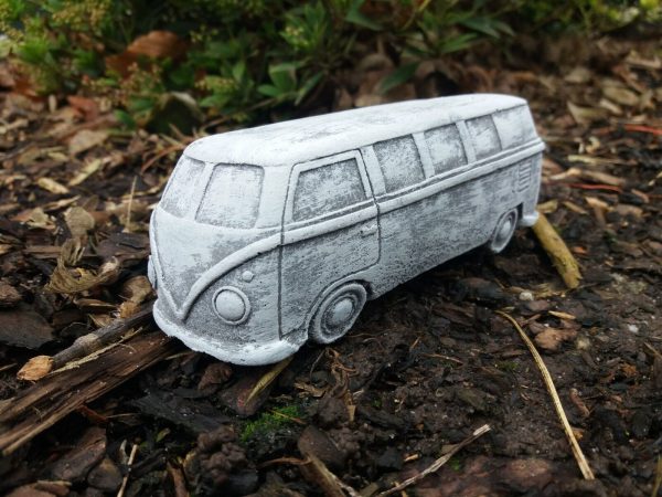 Steinfigur kleiner Bulli Bus Retroauto Frostfest Garten Deko Gartenfigur