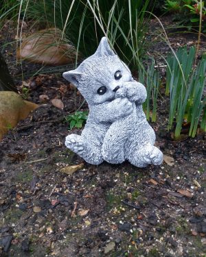 Steinfigur verspielte Katze    Gartenfigur